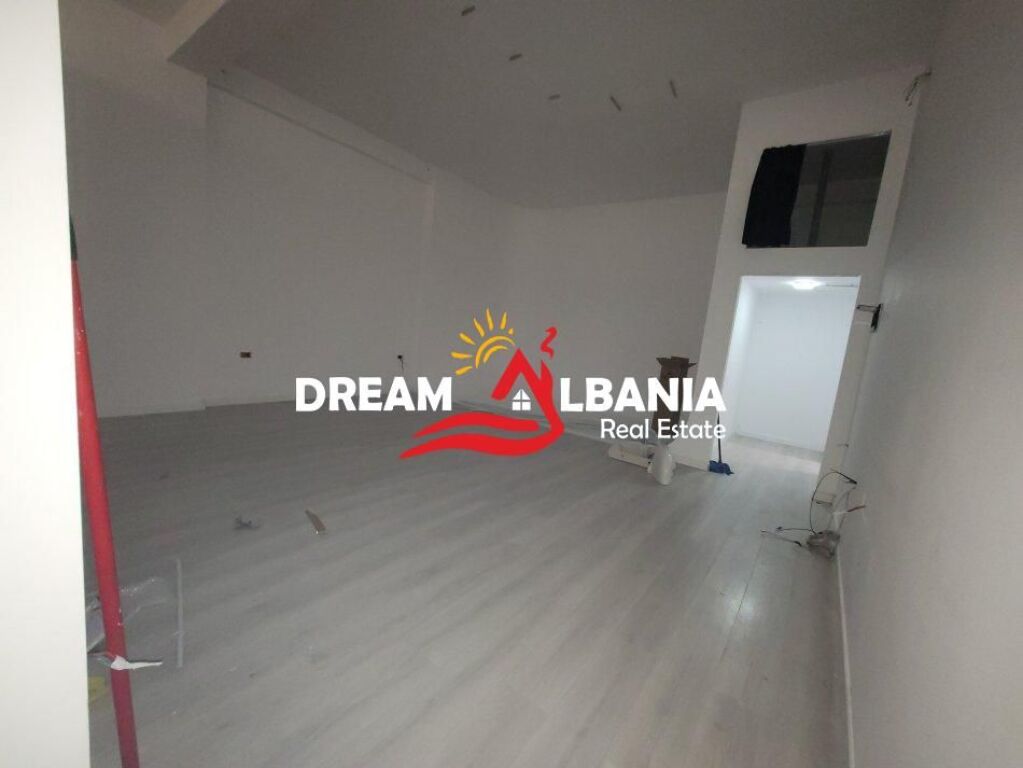 Locale in vendita in via Mihal Grameno, vicino a Viva Market, Tirana (ID 4171526)