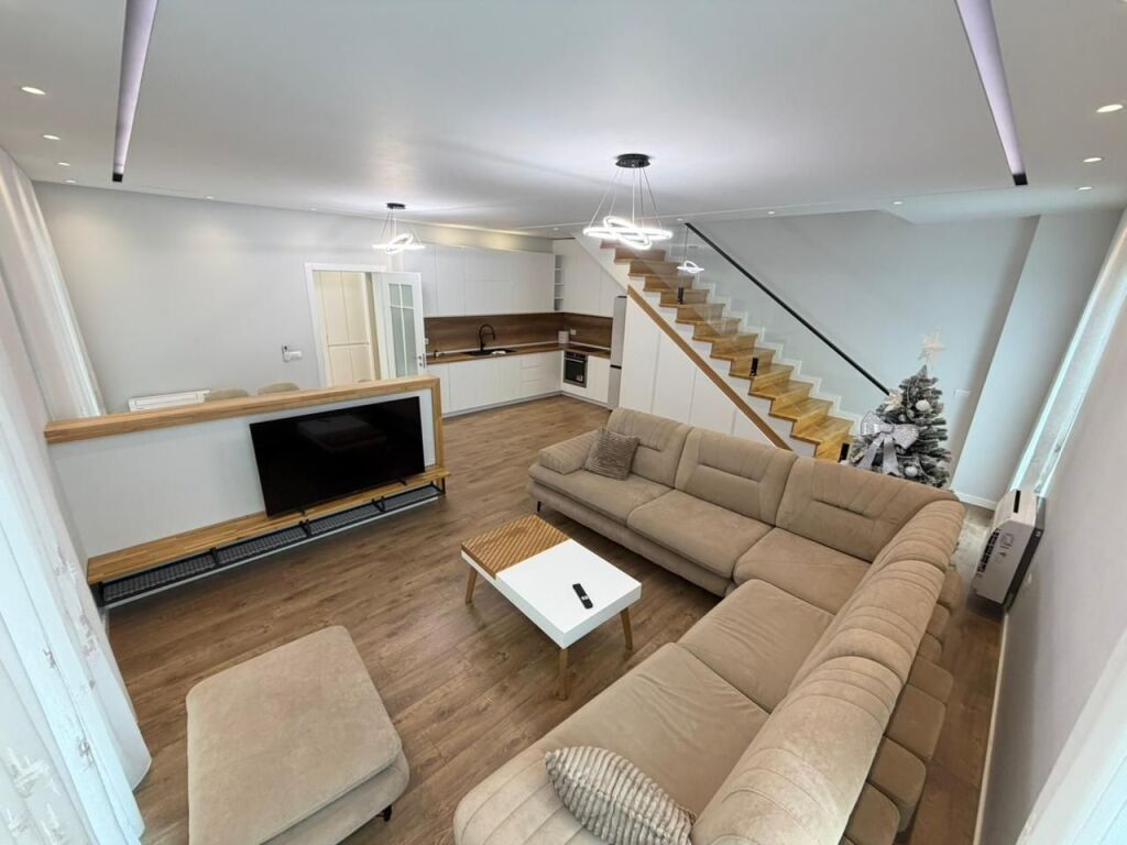 🏡 Villa for Rent  📍 Dalip Topi Street, Kodra e Priftit  ▪️ 2 Bedrooms ▪️ 3 Bathrooms ▪️ 2 Parking spaces  💰 Price: 1000 € / month