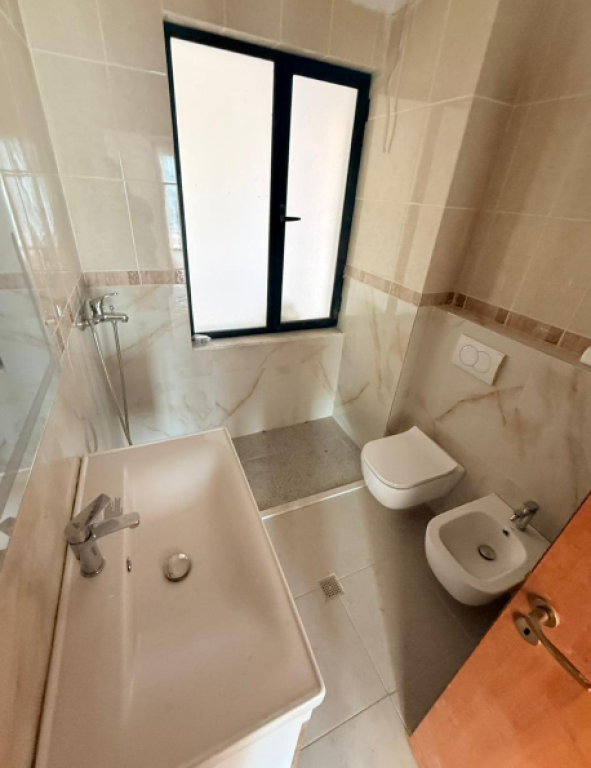 🏡 Apartament 2+1 për Shitje – Tek Mbikalimi i Kristalit (pranë Hotel Queen)  