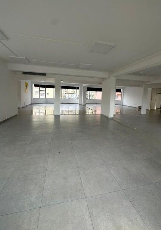 Affitto, edificio di 4 piani, Via Kavaja, Tirana.