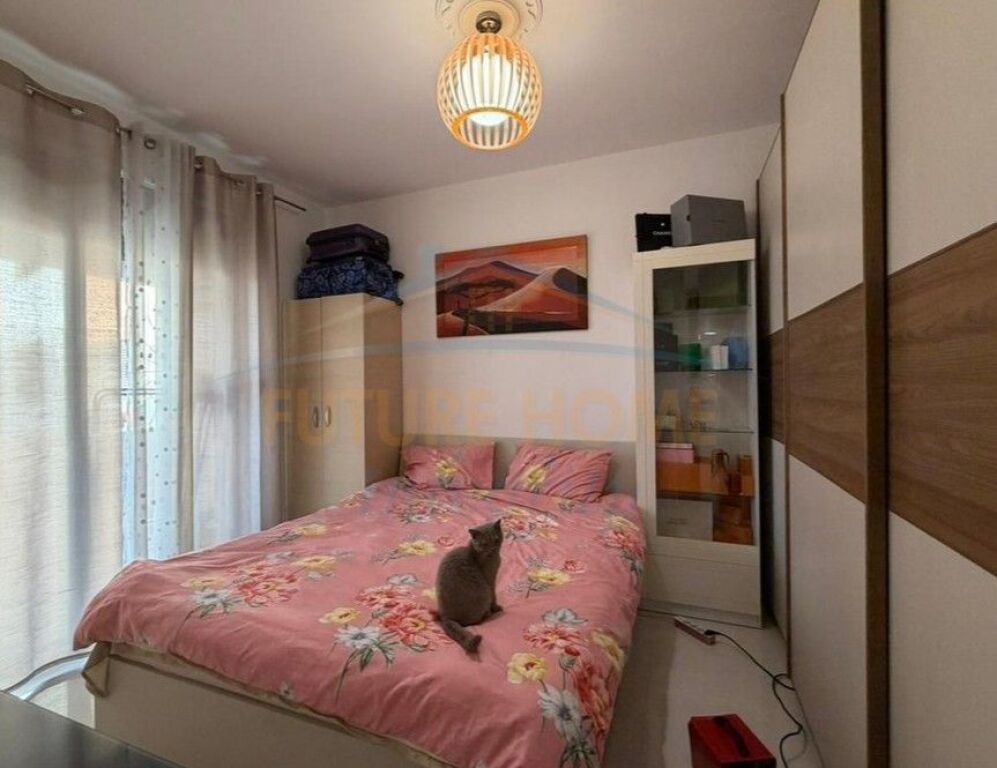 Shitet, Apartament 1+1, Unaza e Re, Tiranë.