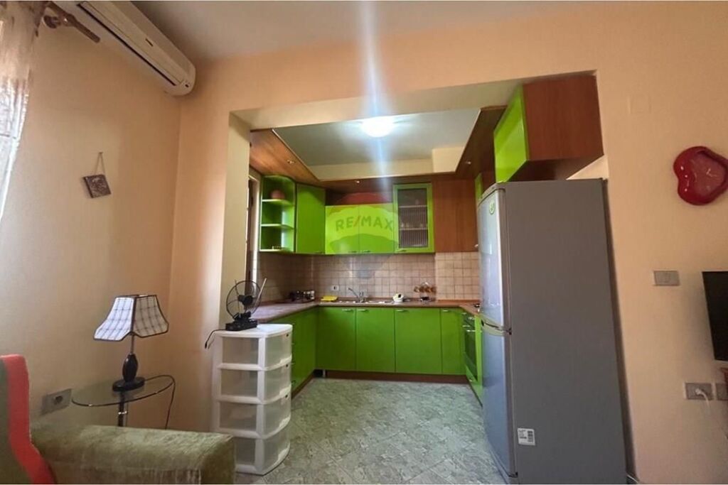 Apartament 1+1 me qera , prane Alpet