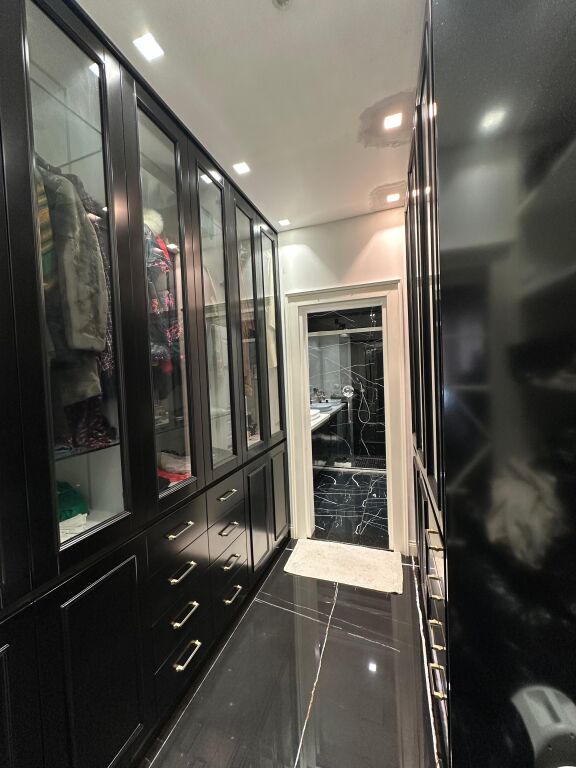 📍In Affitto SUPER Appartamento 2+1 con ampi spazi, situato in una delle residenze più esclusive di Tirana nel Complesso Delijorgji.