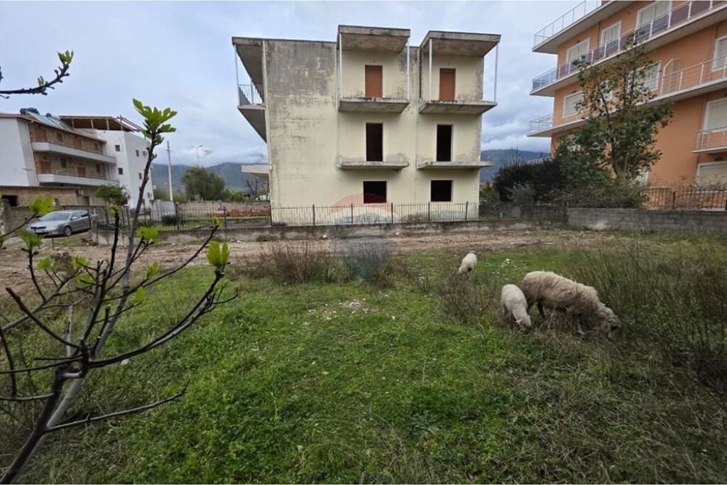 Ndertese 2 kateshe per shitje,Orikum