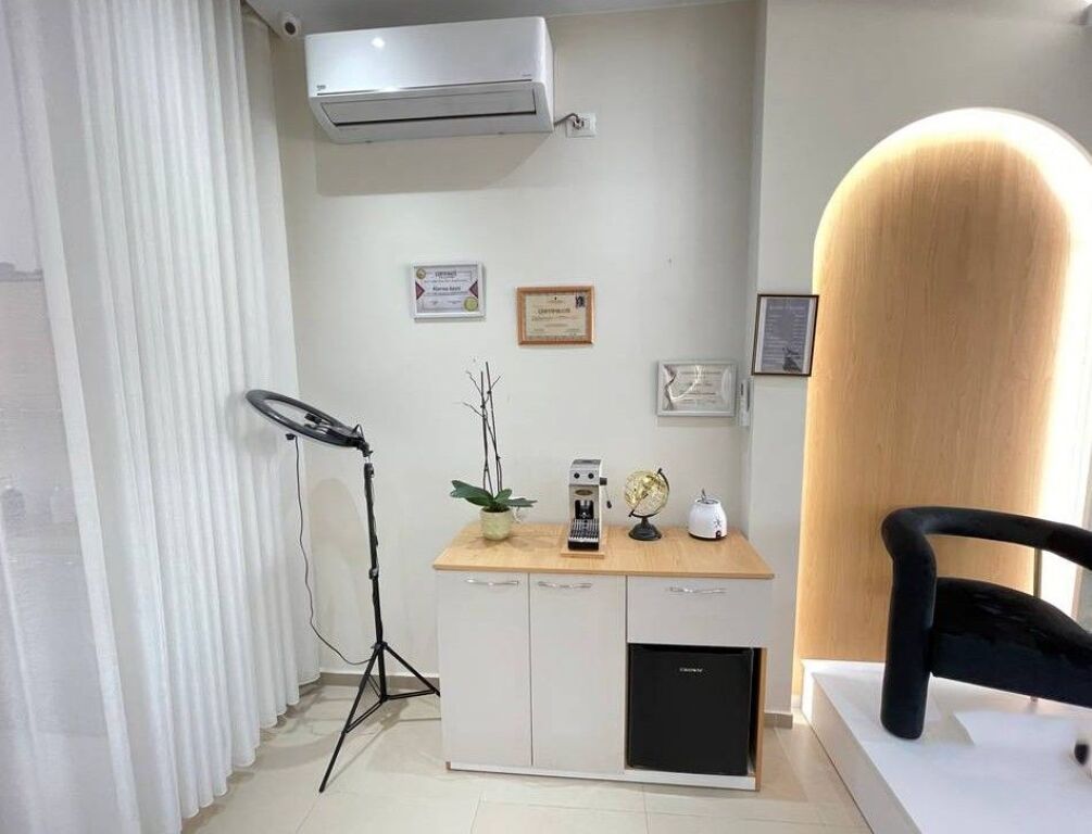 AMBIENTE PARRUCCHIERE / ESTETICA IN AFFITTO VICINO A SQUARE 21, VIA KAVAJËS