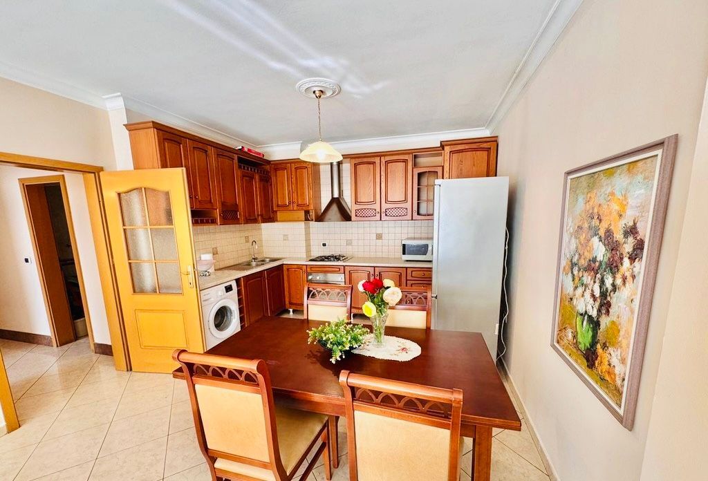 APARTAMENT 2+1+2 ME QERA NE BLLOK!