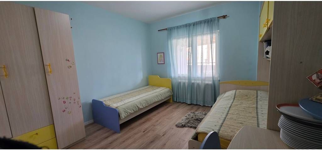 NË HYRJE DON BOSKO – PRANË ZOGUT TË ZI! SUPER APARTAMENT 2+1+2 ME VERANDË|26 m² | PËR SHITJE! (VIDEO)