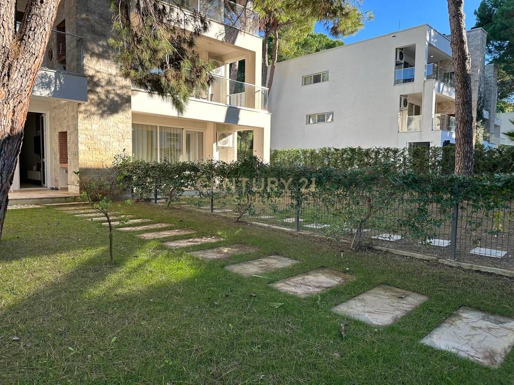 VENDIAMO APPARTAMENTO 2+1+ 120 M2 CORTILE PRESSO LA RESIDENZA "SAN PIETRO"