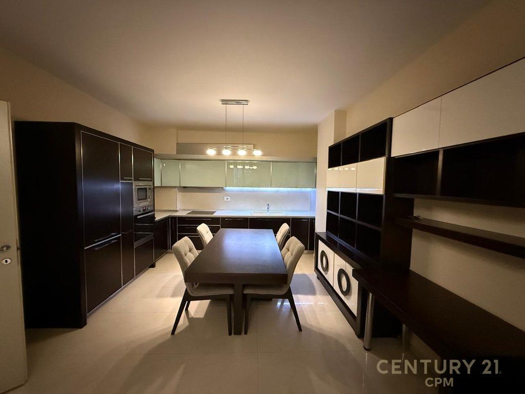 AFFITTASI APPARTAMENTO 2+1 PRESSO IL MUNICIPIO DI PARIGI