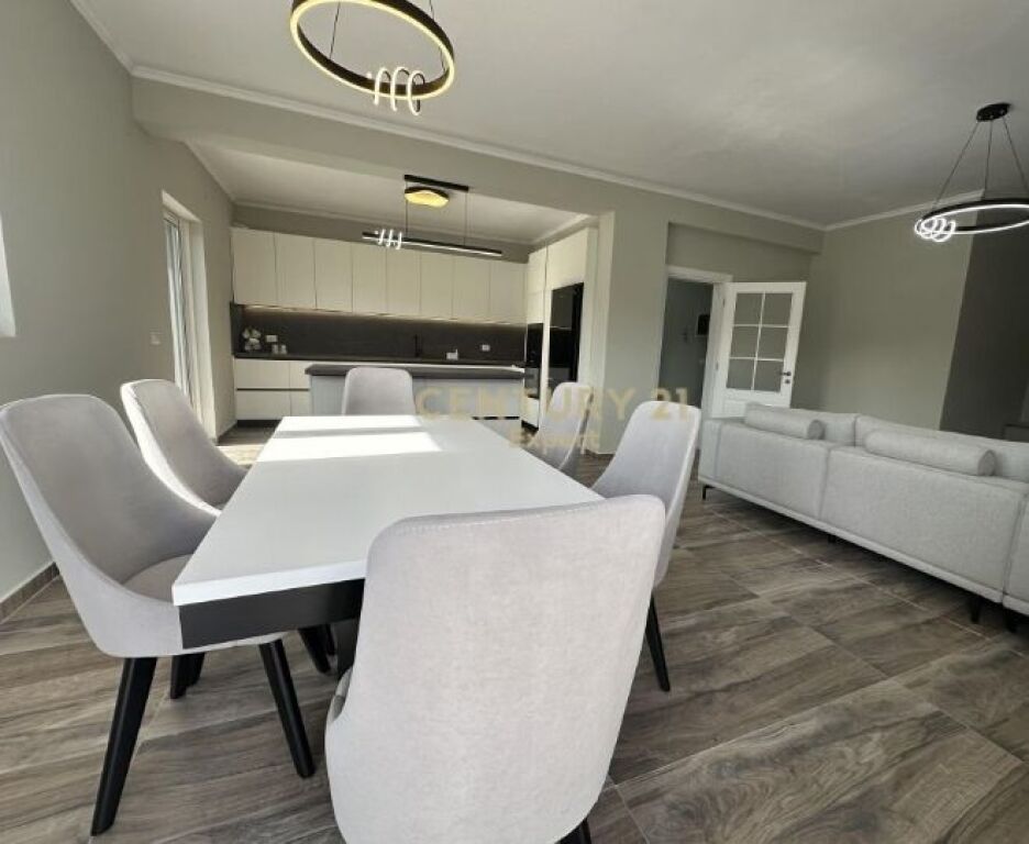 Appartamento 3+1 con 2 posti auto in affitto