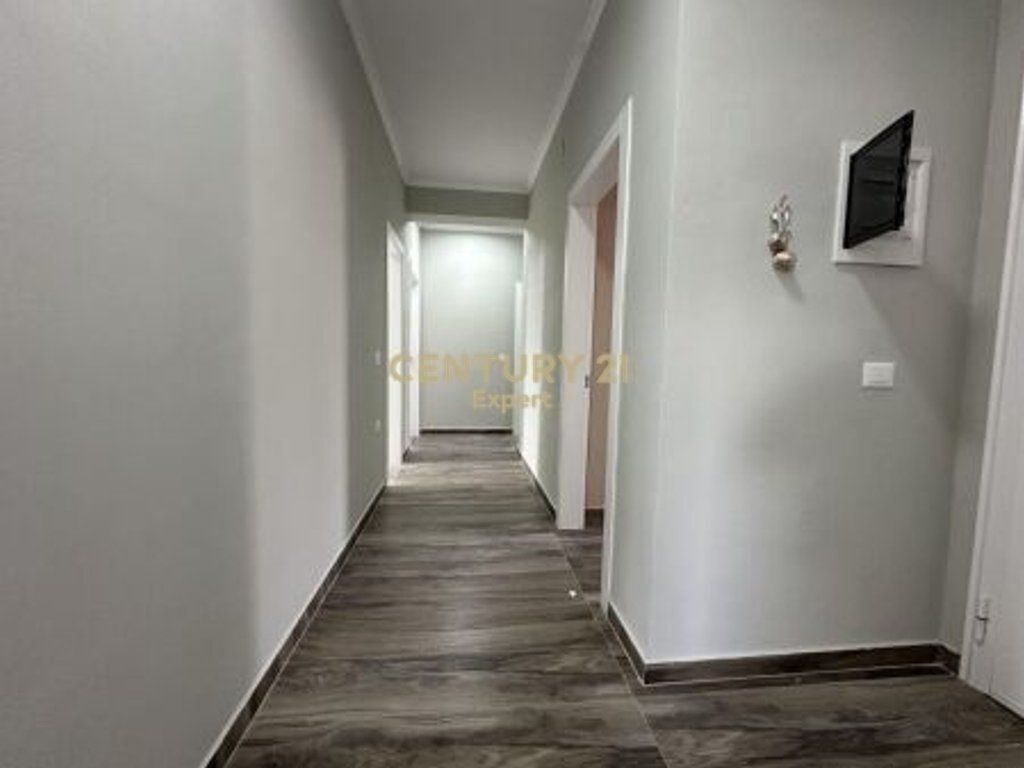 AFFITTASI APPARTAMENTO 3+1+2 CON POSTO AUTO A SAUK TE RI (PIANO VILLA)