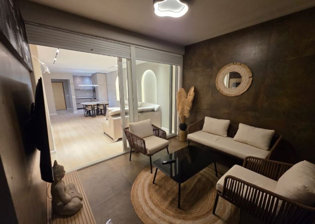 📌Appartamento moderno in vendita 2+1 con veranda – vicino all'ex Esposizione!