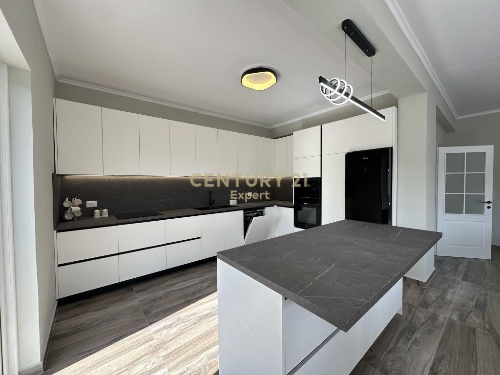 Apartment 3+1+2 + Parking Space for Rent in the Sauk-u te Ri area, Tirana (Villa floor)