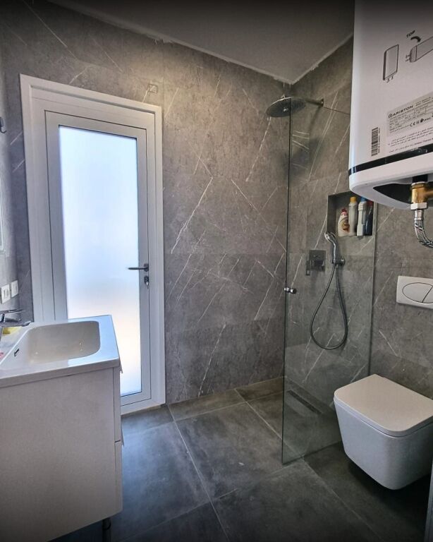 Appartamento 2+1+2 posti auto in affitto Scuola Rossa !
