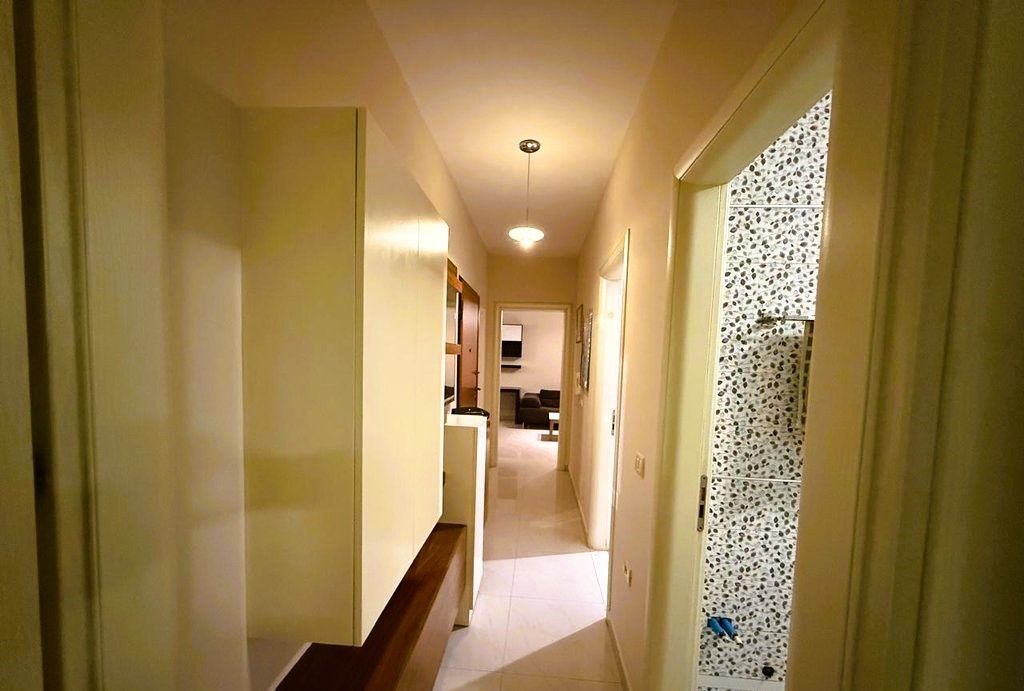 NEL COMUNE DI PARIGI SI AFFITTA APPARTAMENTO 2+1