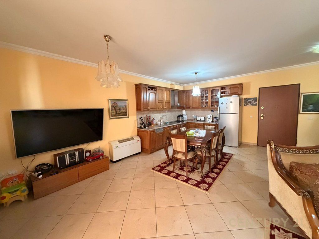 SHESIM APARTAMENT 2+1+2 TEK KOMUNA E PARISIT!