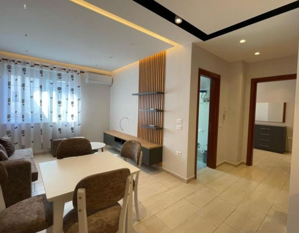 Shitet , Apartament 1+1, Misto Mame.