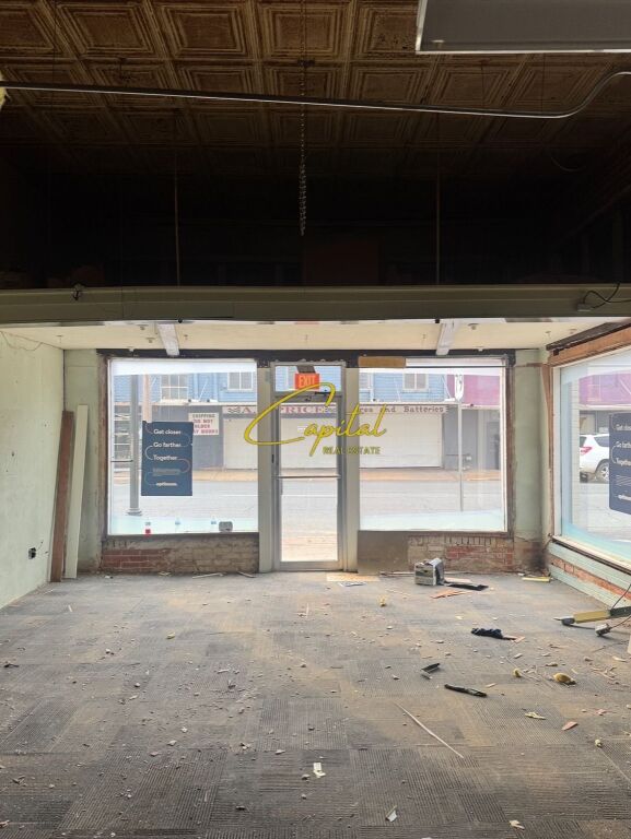 SHOP FOR RENT 100 M2 ASTIR 80,000 LEKE