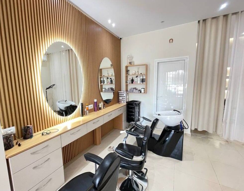 AMBIENTE PARRUCCHIERE / ESTETICA IN AFFITTO VICINO A SQUARE 21, VIA KAVAJËS
