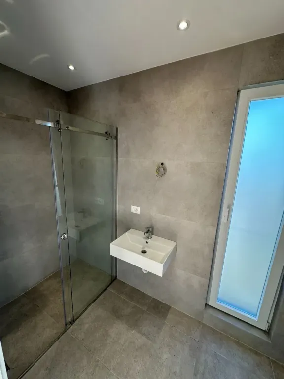 VILLA SU 4 PIANI CON CORTILE IN AFFITTO PRESSO IL COMPLESSO VICINO A TEG