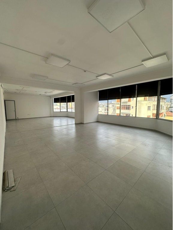 For rent, 4-Storey Building, Kavaja Street, Tirana.