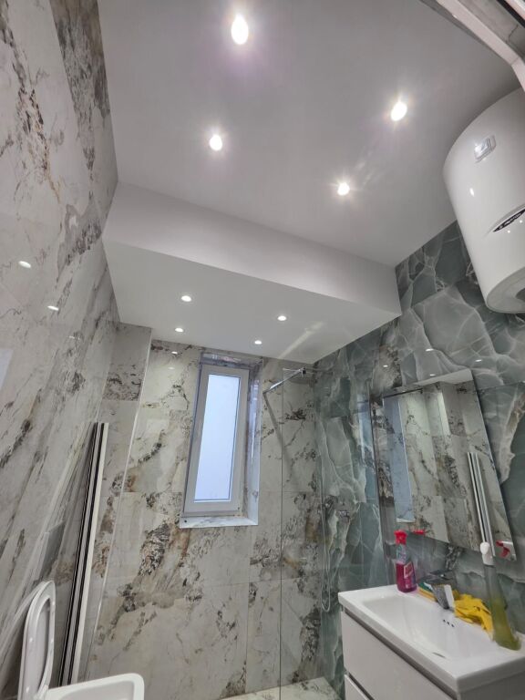 Locale commerciale in affitto in Via Barrikadave