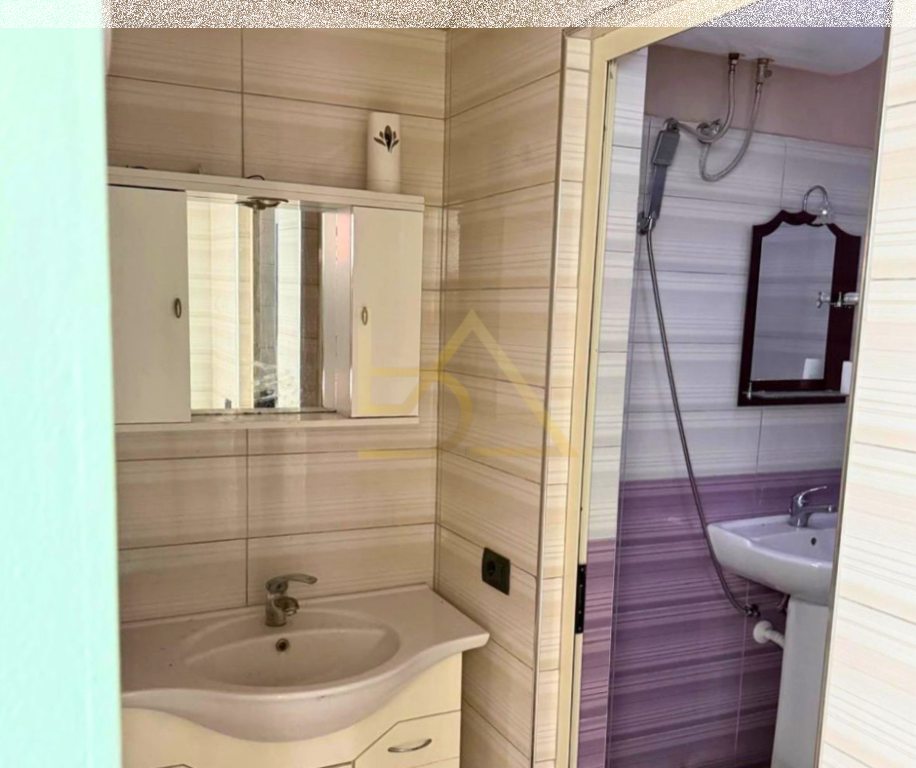 Business Premises for Rent – Shkëmbi i Kavajës