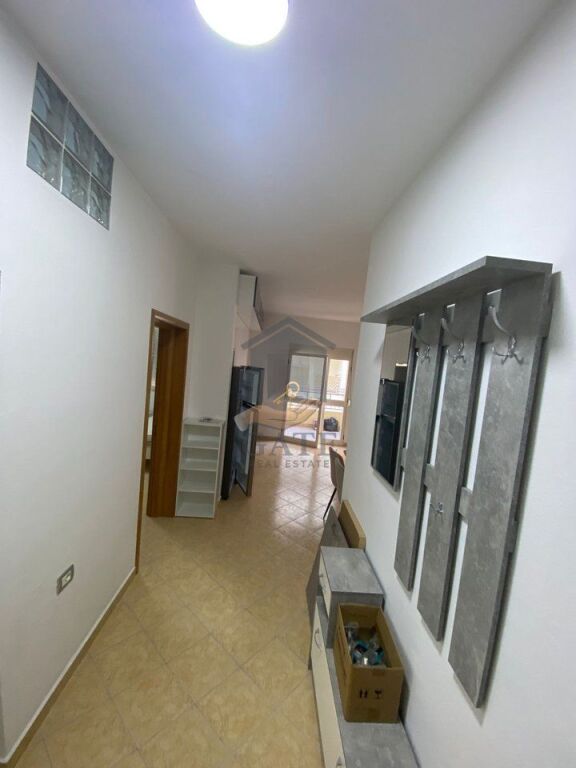 Jepet me qira apartament 2+1 + Post parkimi