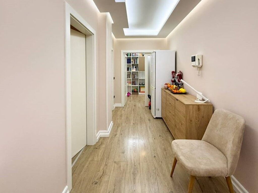 In vendita, villa su 4 piani, Scuola Rossa, Tirana.