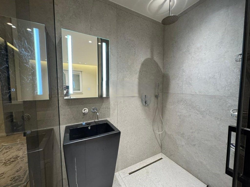 APARTAMENT PER SHITJE TEK VILA L !