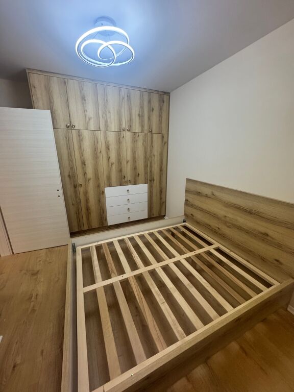 🏡 APARTAMENT 1+1 ME QERA – ISH STACIONI I TRENIT