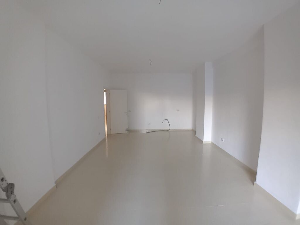 Okazion . Shitet apartament 3+1+2 tek ish urt