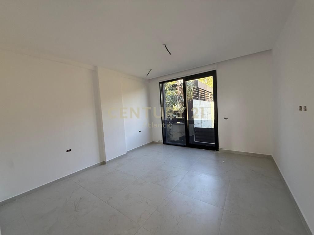 VILE LUKSOZE NE SHITJE, GOLEM!