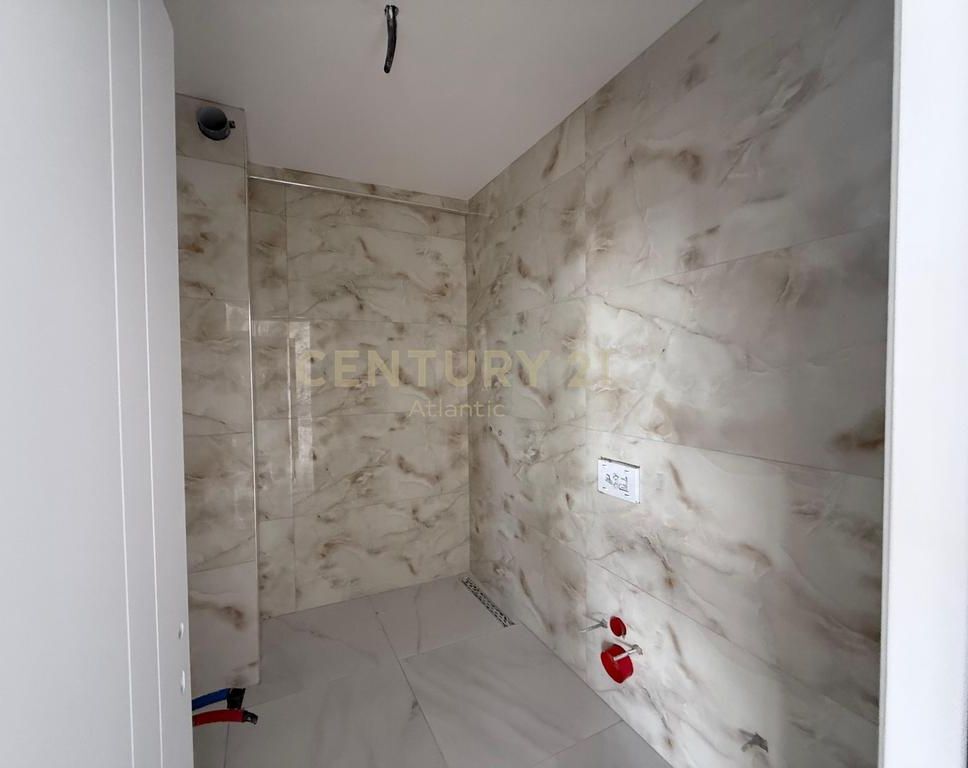 VILE LUKSOZE NE SHITJE, GOLEM!