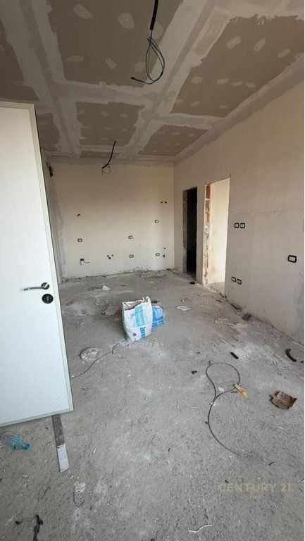 Apartament 1+1 per shitje tek Rr.Kavajes!