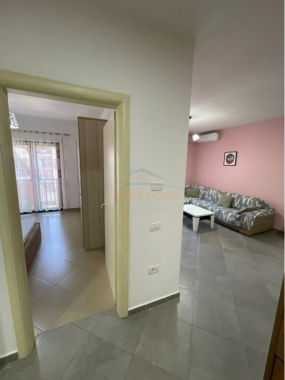 Ofrohet për qera apartament 1+1+Post Parkimi, Unaza e Re
