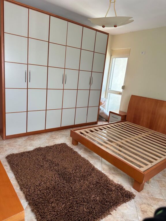 Jepet apartament me qera 1+1