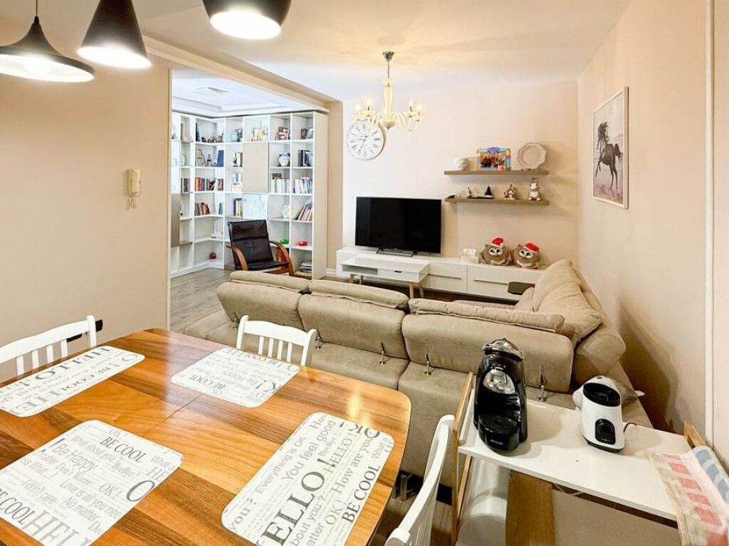 In vendita, villa su 4 piani, Scuola Rossa, Tirana.