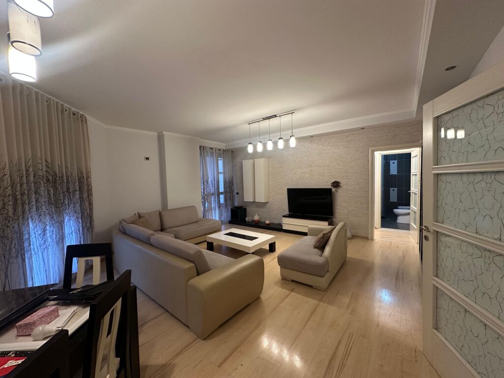 Jepet me qira 2+1+2 te 21 Dhjetori 900€ i diskutushem