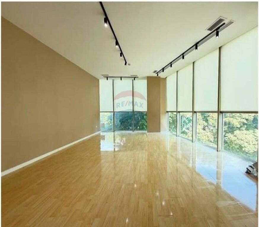 Ufficio in affitto vicino alla Direzione della Polizia