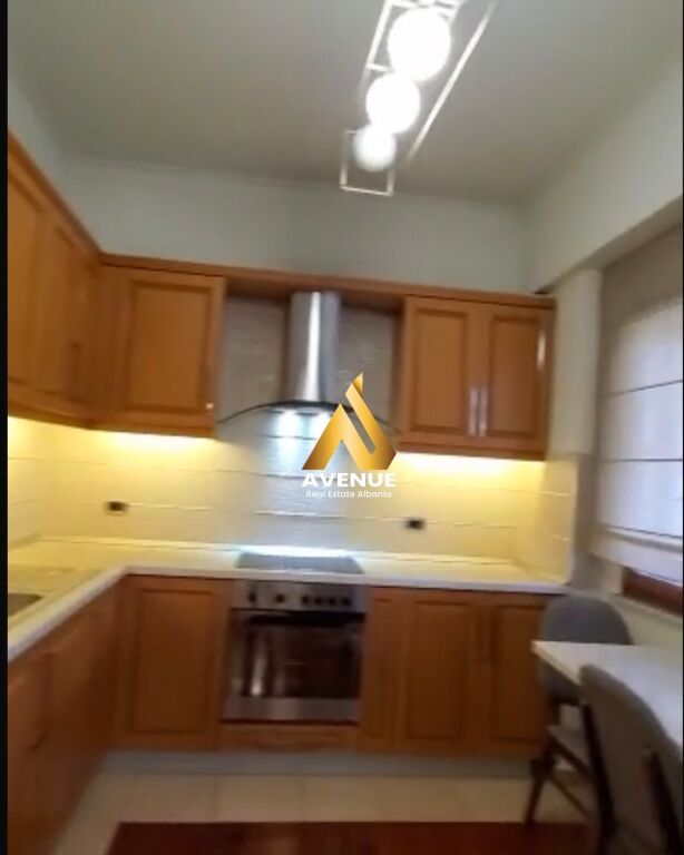 AFFITTASI APPARTAMENTO 3+1+2 BAGNI +2 BALCONI, VIA DEI KOSOVARI, TIRANA.