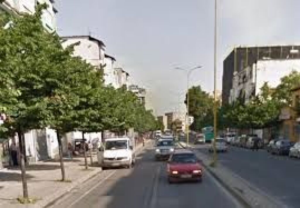 VENDESI APPARTAMENTO 1+1 CON POSSIBILITÀ DI ATTIVITÀ COMMERCIALE