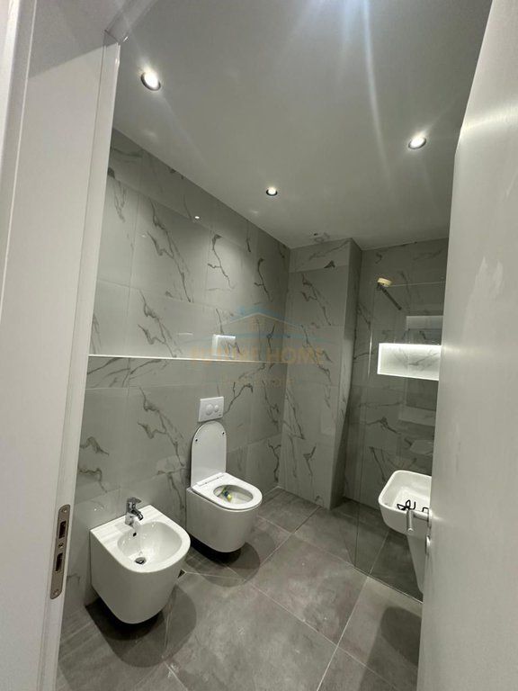 Apartament 2+1+2 për Qera ne Laprake tek Aura Complex.