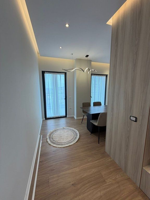 Apartament modern 1+1 plus post parkim në qira pranë qendrës së Tiranës!