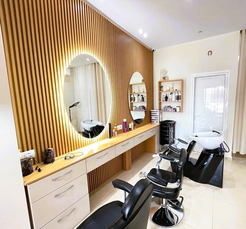 HAIRDRESSING / BEAUTY SPACE FOR RENT NEAR SQUARE 21, KAVAJËS STREET