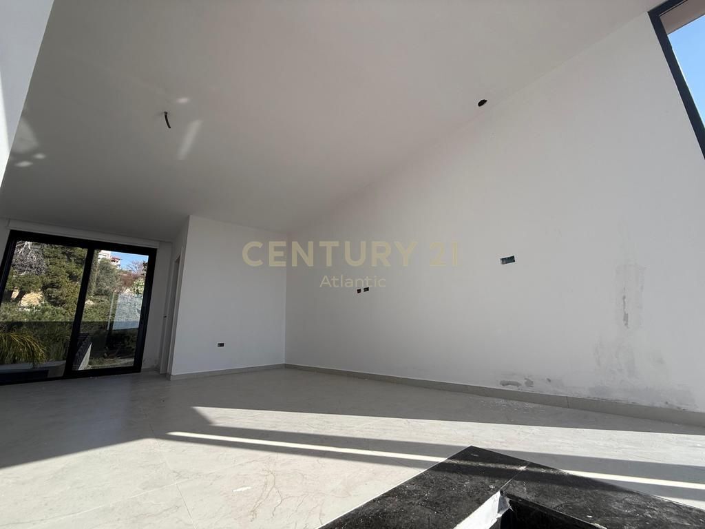 VILE LUKSOZE NE SHITJE, GOLEM!