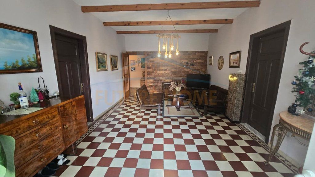 Qira, Shtëpi Private, Pazari i Ri, Tiranë