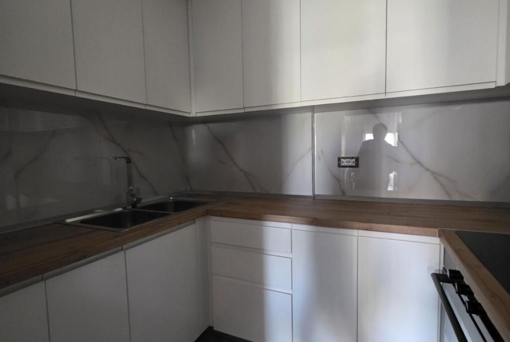 Ne Vlorë Shitet Apartament 2+1 Me Pamje Nga Deti
