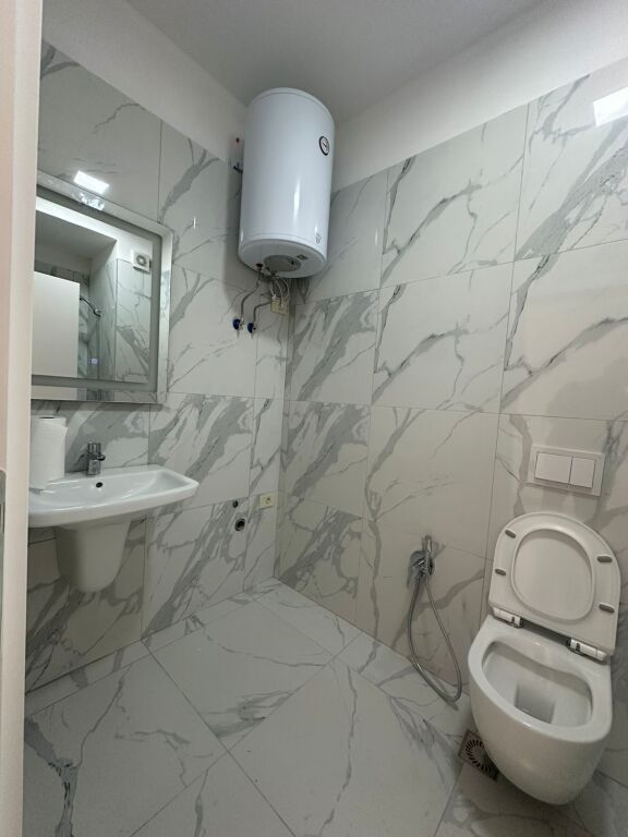 🔥AMBIENT ME QIRA PËR ZYRA/APARTAMENT 1+1  📍 Rruga "Mine Peza"