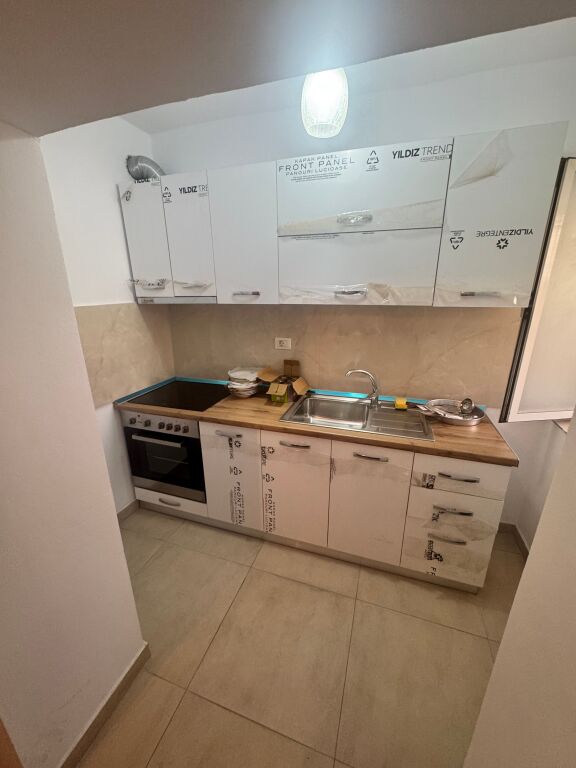 Vendesi in vendita 1+1 di fronte alla nuova maternità, vicino alla Pasticceria Tito